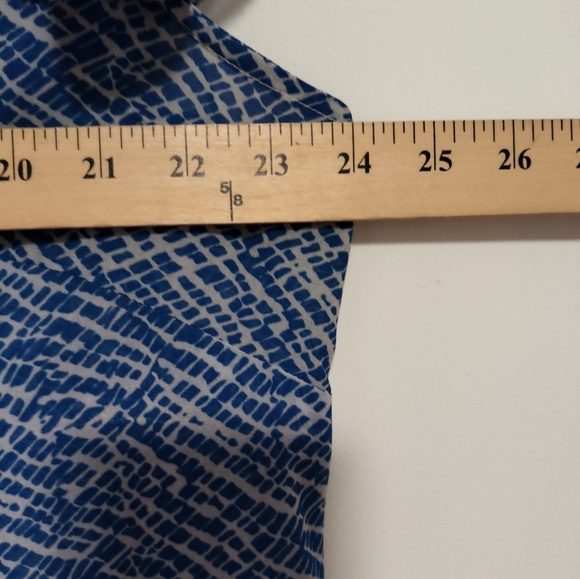 (5X$20) Blue Patterned Women's Blouse / Size 2X - Picture 3 of 8